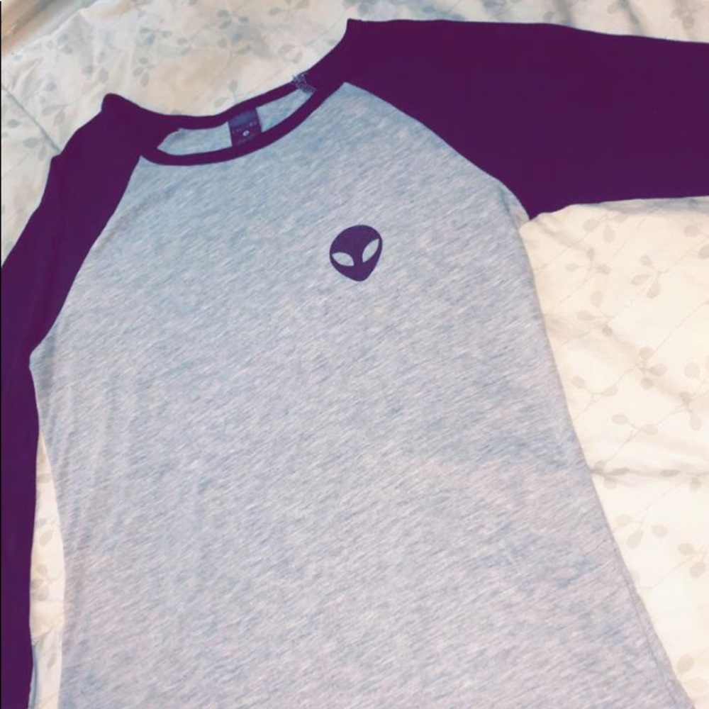 Alien shirt from zoomies